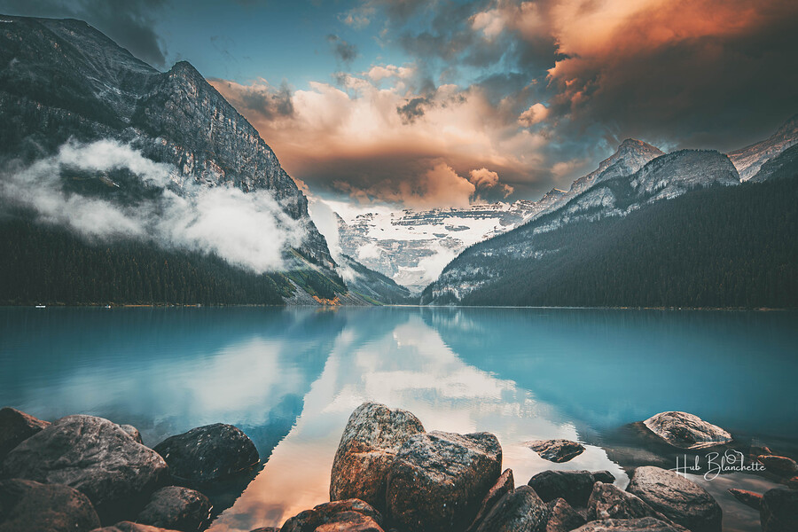 Sunrise At The Lake Louise Alberta Canada Fairmont Hotel  Imprimer